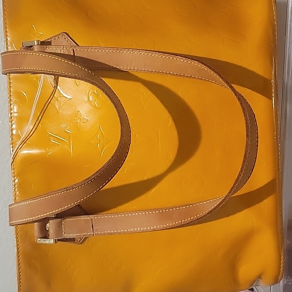 36. Authentic Louis Vuitton Shoulder Bag Houston Yellow Vernis - Picture 6 of 12